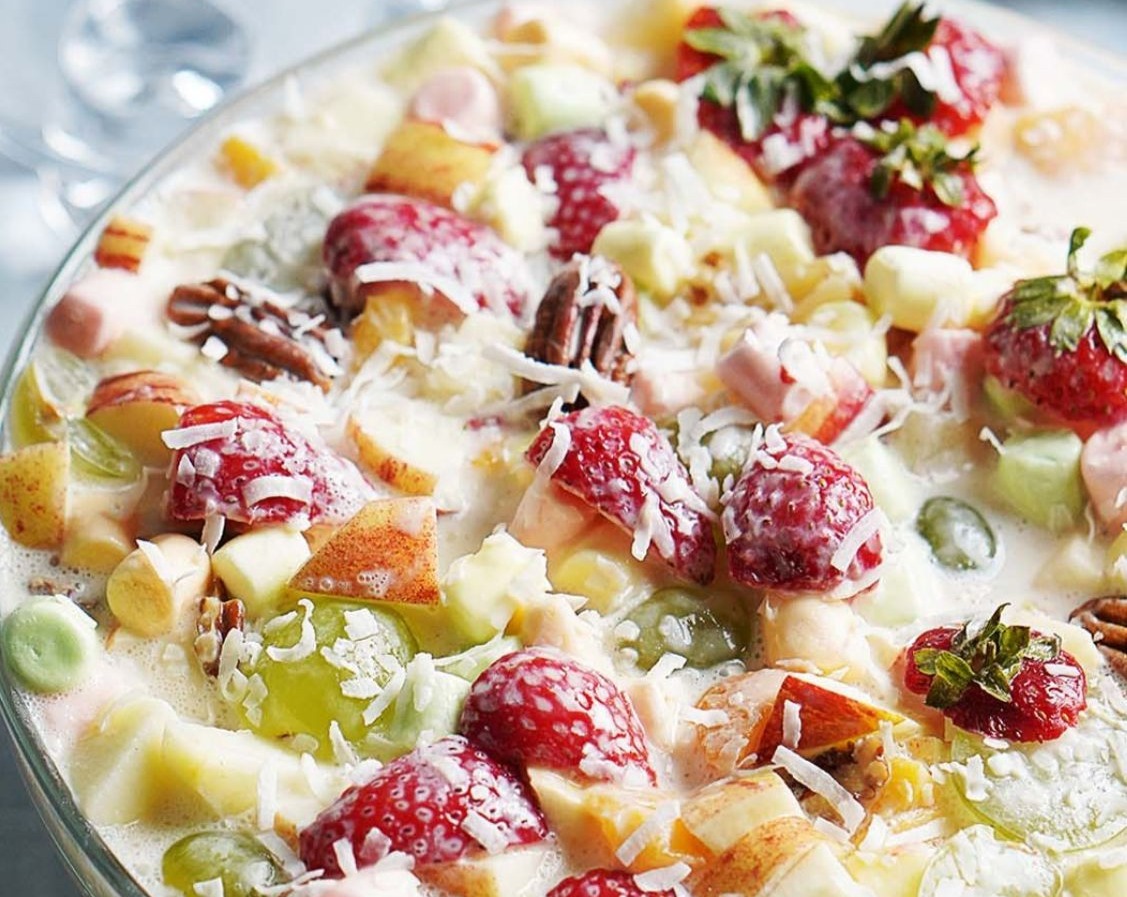 Festive Christmas Fruit Salad for Easy Holiday Meals overview