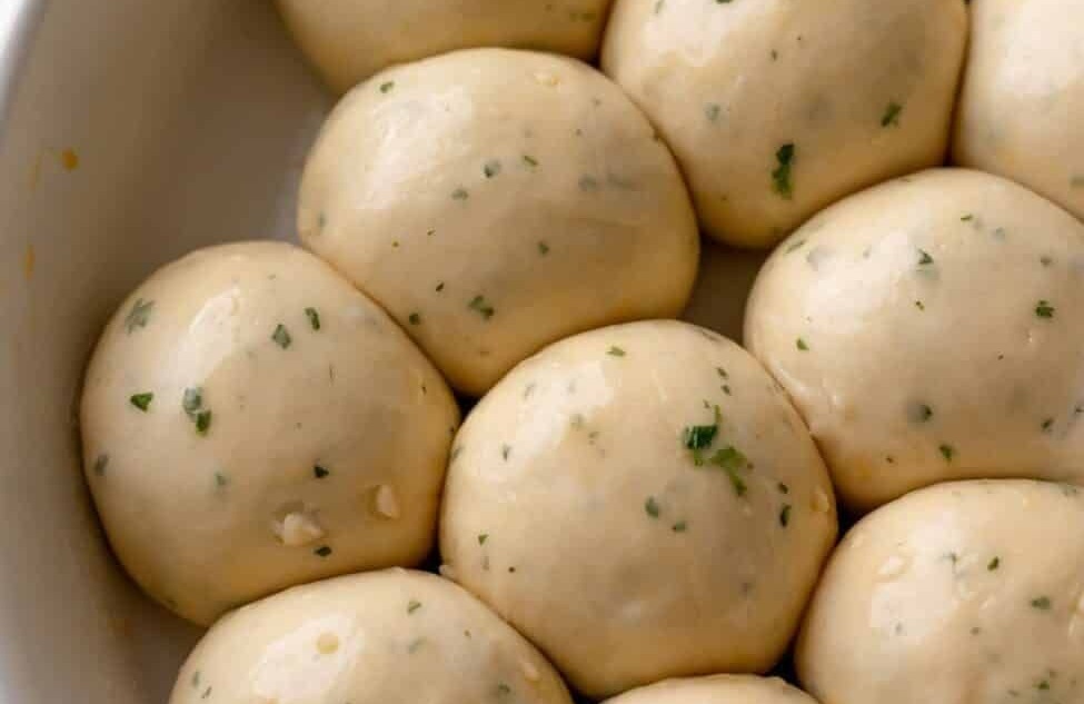Garlic Thanksgiving Bread Rolls  